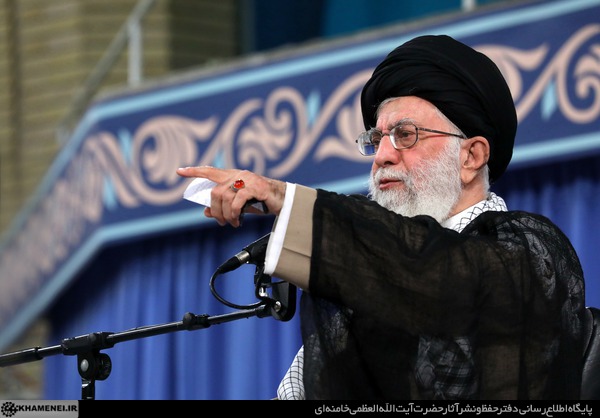 مجازات مفسدان اقتصادی سریع و عادلانه انجام گیرد