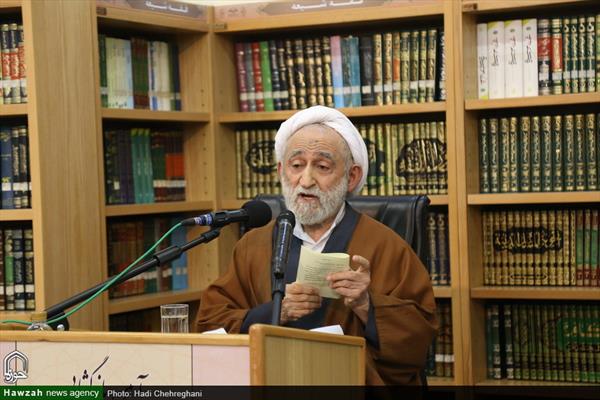 ایت الله استادی: مسئله معیشت طلاب باید حل شود